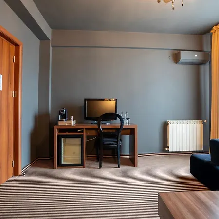 Alex&George Boutique Hotel Cluj-Napoca Exterior photo