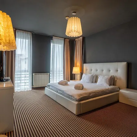 Alex&George Boutique Hotel Cluj-Napoca Exterior photo